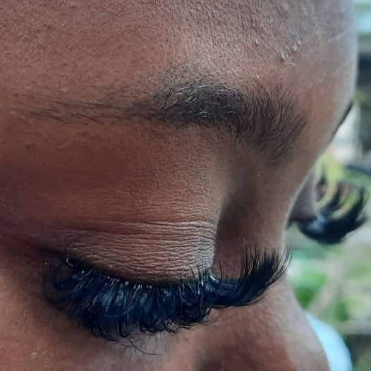 Eyelash Technician in Barbados